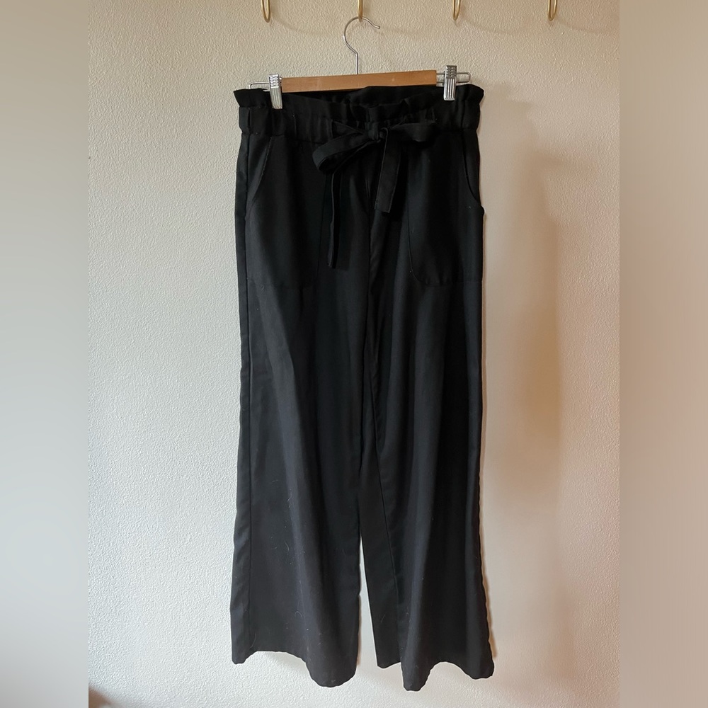 Black pants. Good for work or nicer occasions. Size M.